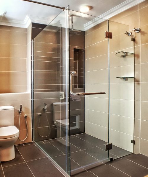 (Prato Series) L-shape frameless swing system with 10mm clear temperred safety glass with stiffener _ showerlite(R) hinges